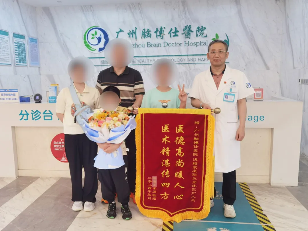 家长深情致谢，脑博仕医院助视神经损伤小患儿复明